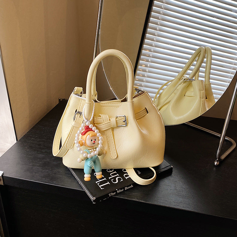 Fashion high sense 2025 new portable pleated bucket bag fashionable versatile foreign style shoulder messenger women's bag