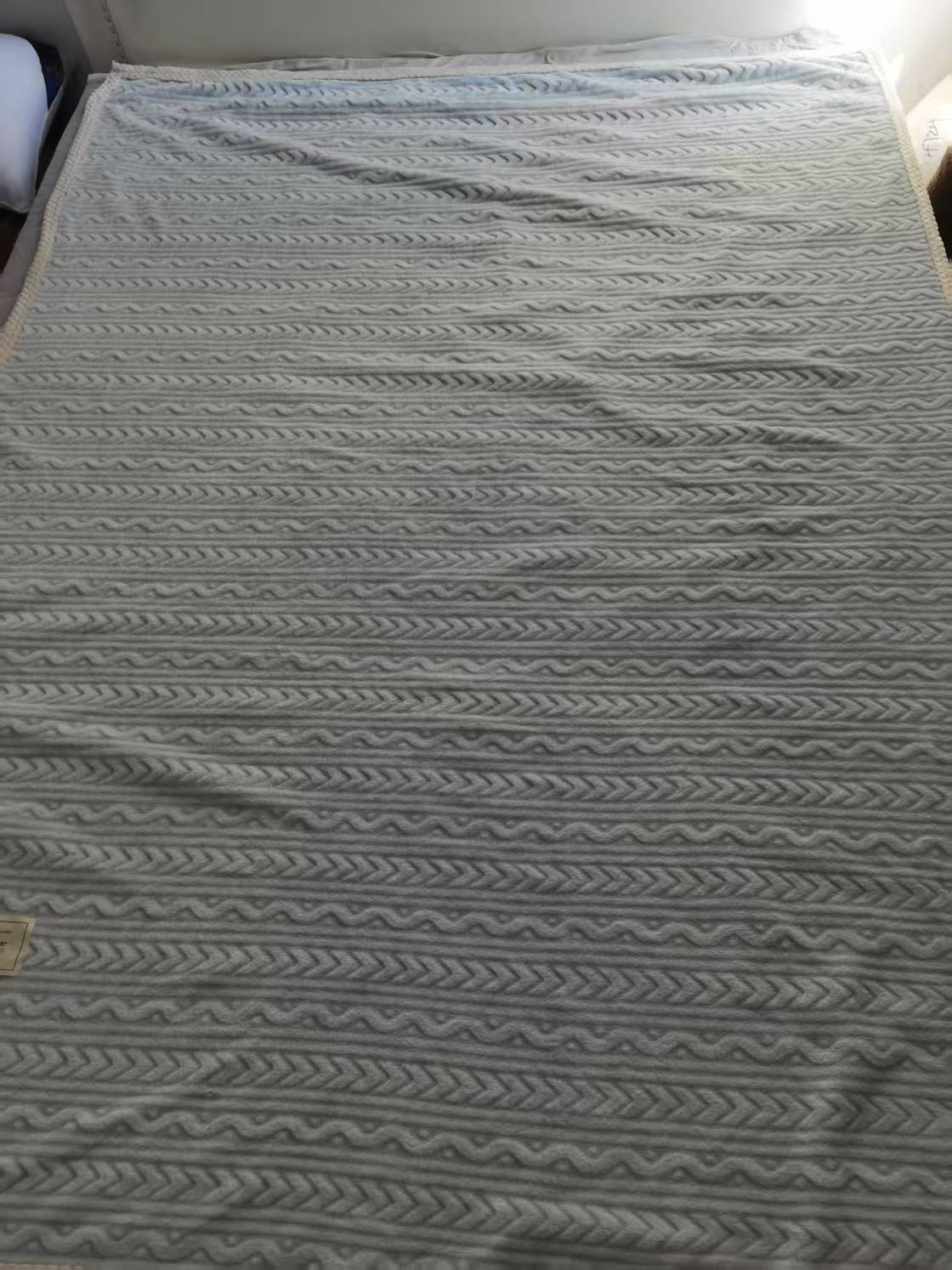 The new plush blanket 1.5 * 2 meters 1KG handles the missing price of 32 free shipping, and does not support return or exchange.