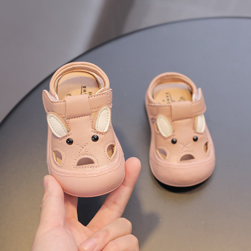 Infant and toddler sandals, soft-soled baby walking shoes, baby shoes for ages 0-2, summer children's clogs with soft, non-slip soles and a closed-toe design
