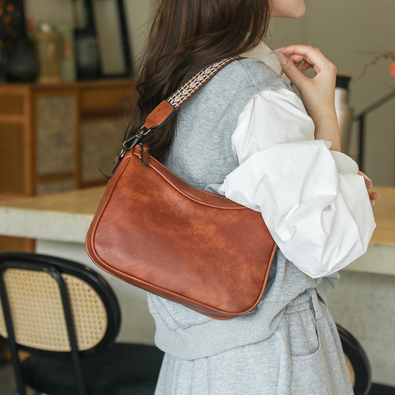 Fashion retro commuter shoulder bag 2024 new bag women's bag versatile popular Korean version women's messenger bag soft bag