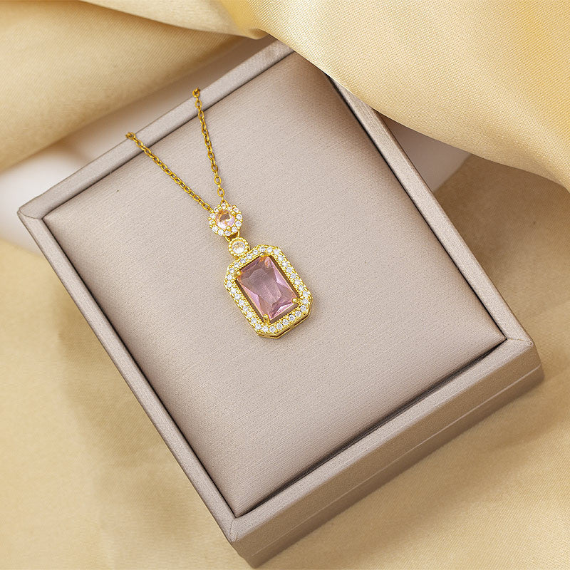 Necklace for women, simple and fashionable, electroplated titanium steel pendant, niche design, accessible luxury, high-end, accessible luxury style, golden clavicle chain