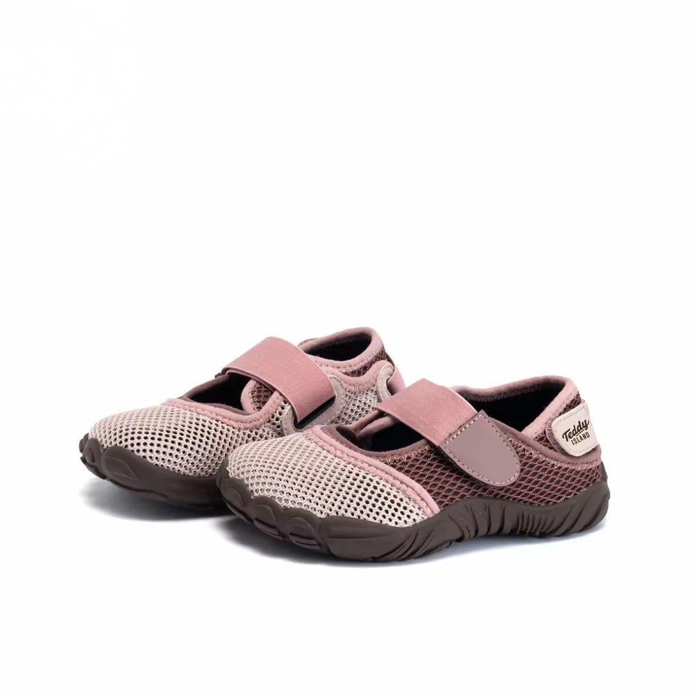 summer new arrivals: kids' soft-soled sandals, boys' anti-slip athletic shoes, lightweight running shoes for mid-to-large children, and stream tracing shoes