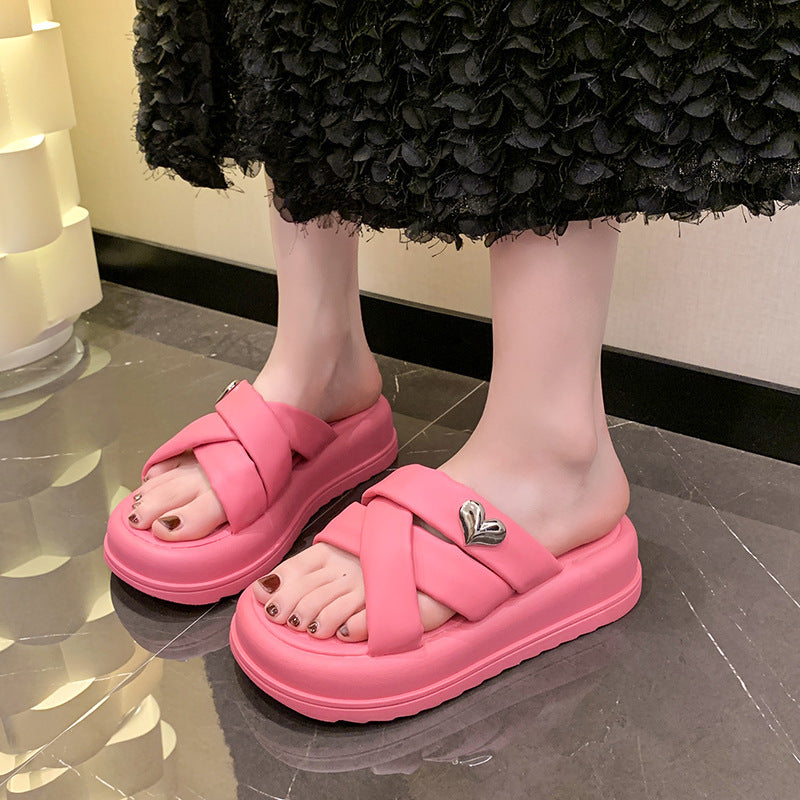 Sandals women wear 2024 new summer muffin thick-soled beach slippers light stepping on shit feeling small fragrant wind word sandals