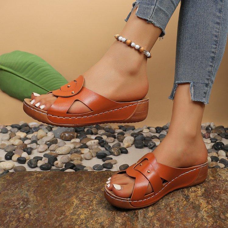 Southeast asia export new arrival wedge hollow one-piece slippers women's cross-border open toe rivets lightweight thick sole beach sandals