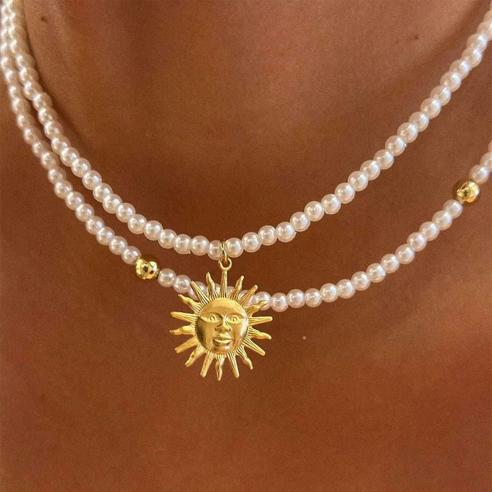 Wholesale autumn/winter necklaces: european & american cross-border jewelry, light luxury, high-end, unique, retro smiley face sun pearl choker