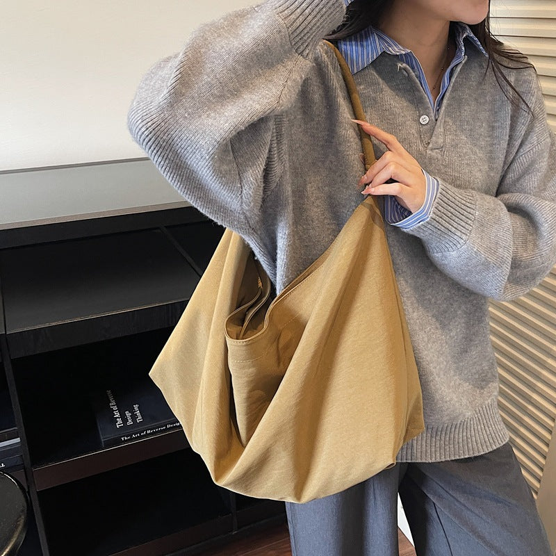 Simple and stylish large-capacity tote bag for women, a trendy new arrival for autumn and winter. perfect as a fabric bag for travel, leisure, and everyday use, or as a shoulder bag