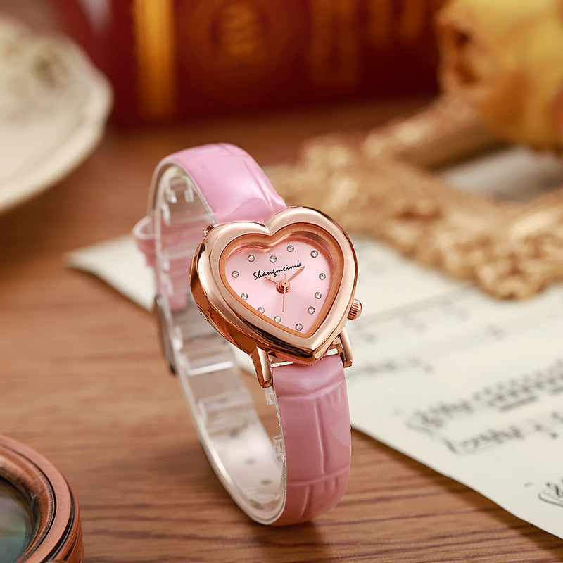 Women's fashionable minimalist vintage heart-shaped quartz watch - petite student watch, fashion watch