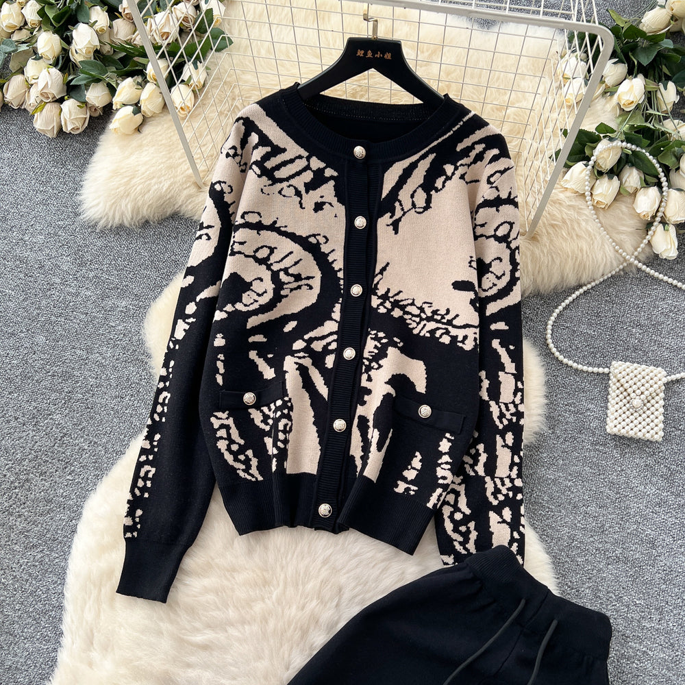 High-end fashionablecontrast colorprinting round neck long sleevesknittingcardigansweater women's high waistloose pantsautumsuit