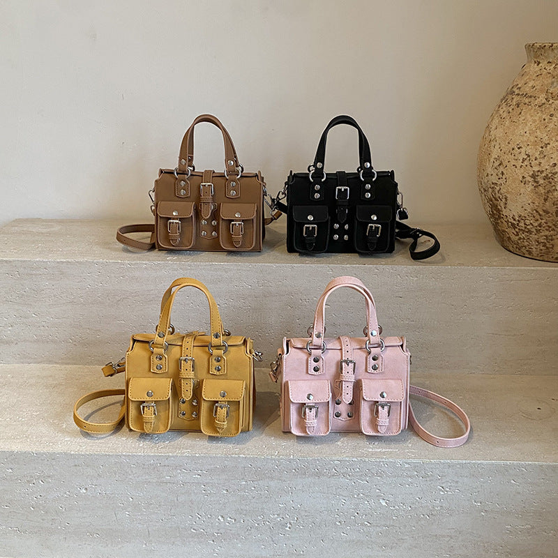 Cross-border high-end hand bag Internet celebrity explosion fashion commuter shoulder messenger bag niche retro bright locomotive bag