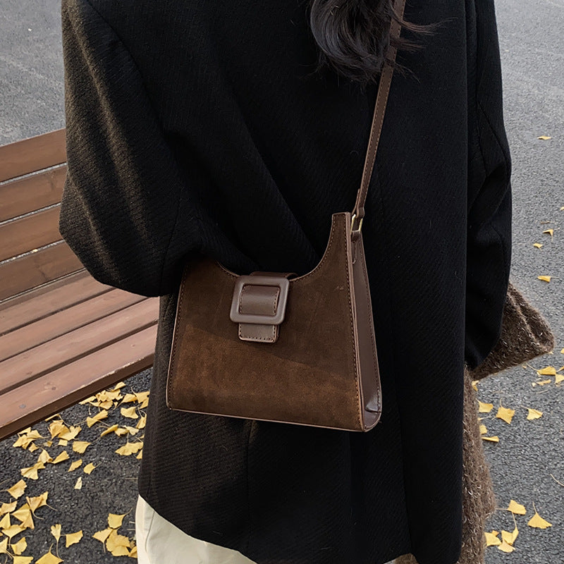 Small bag women's 2025 autumn and winter new fashion versatile messenger bag texture small bag saddle bag