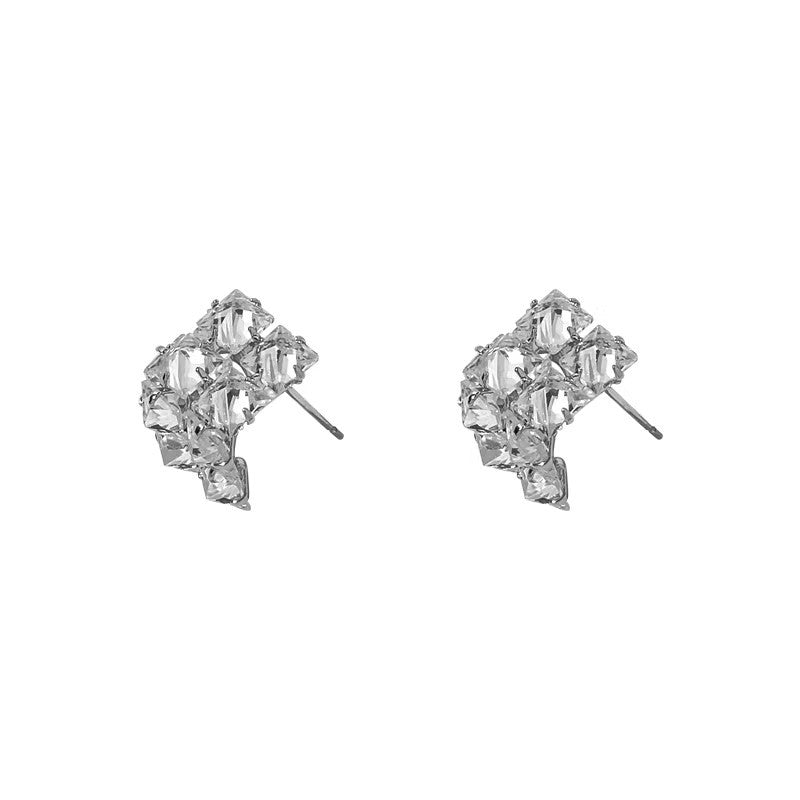Exquisite and personalized square sparkling zirconium stud earrings, new 2026 hot-selling earrings, high-end and elegant minimalist style earrings for women
