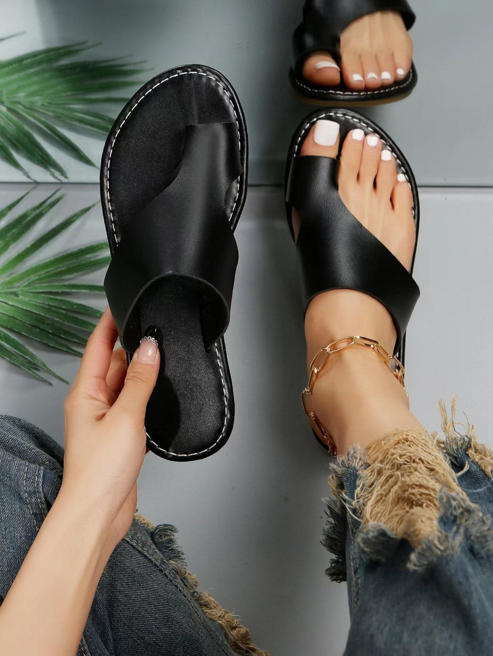 summer new flat bottom versatile casual slides women's thong sandals cross-border plus size comfortable beach shoes wholesale