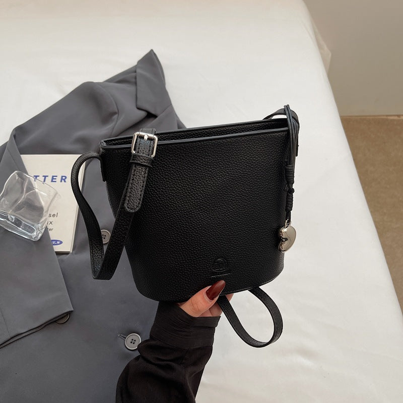 Foreign trade is popular this year, small bags for women's 2025 new fashion versatile messenger bags, super fire shoulder bucket bags