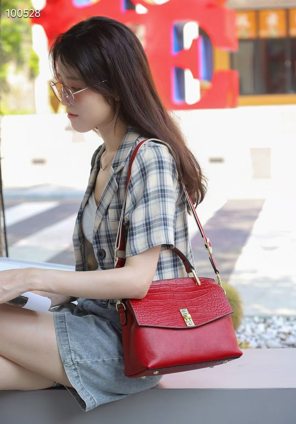 Genuine leather crocodile pattern handbag women's 2023 new elegant middle-aged ladieswear women's bag fashion women's bag handbag
