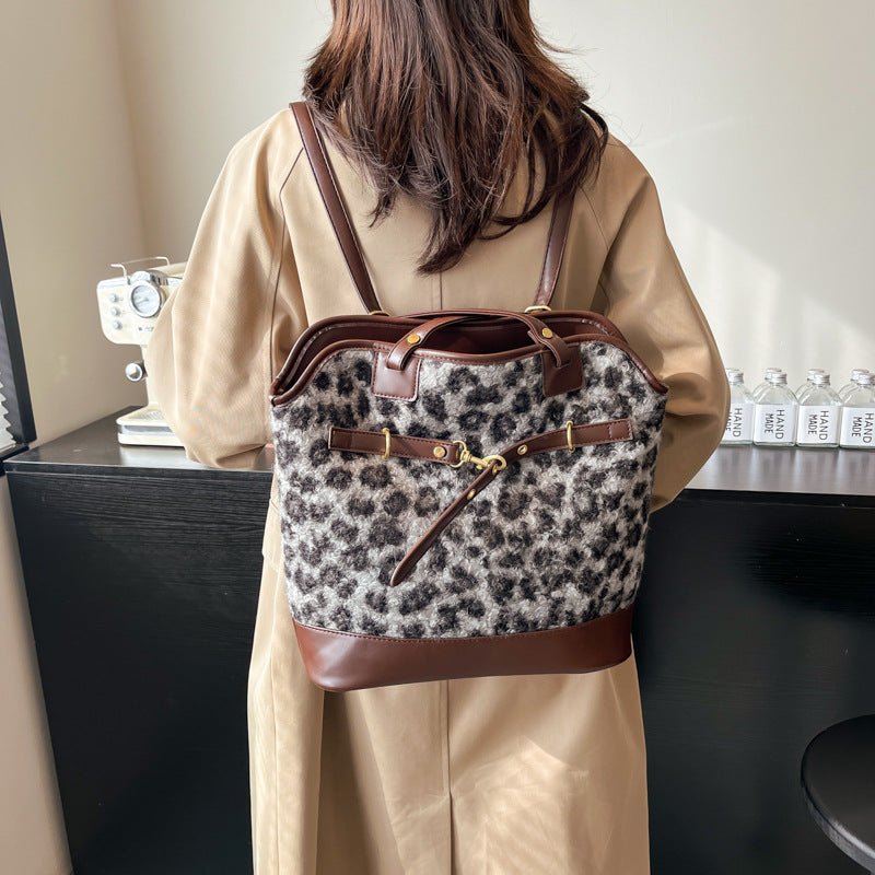 Retro trendy underarm tote bag women's 2025 autumn and winter new fashionable large-capacity shoulder bag niche design women's bag