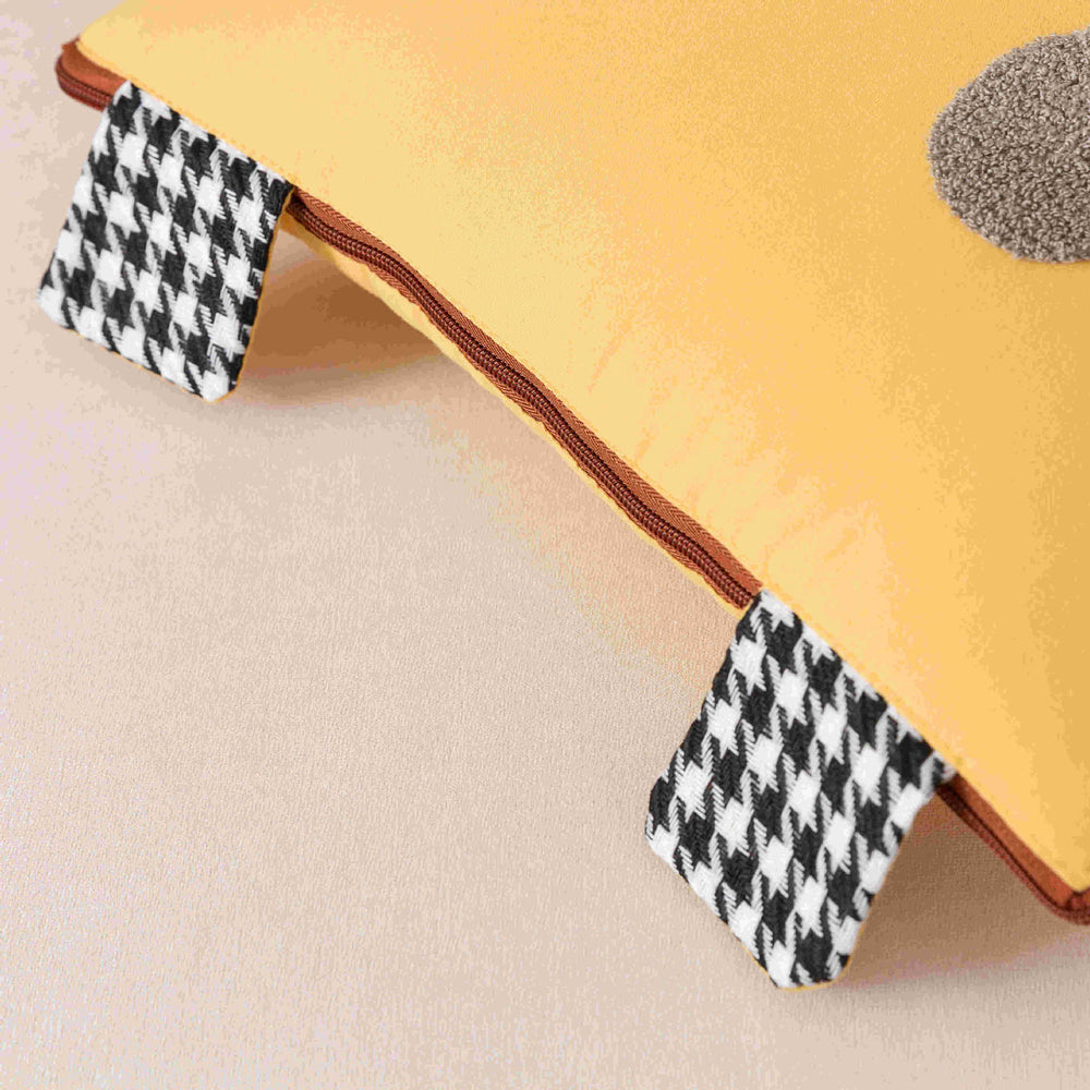 Dual-purpose pillow and quilt, two-in-one cartoon embroidered office pillow, car all year round model, for home single air-conditioning quilt