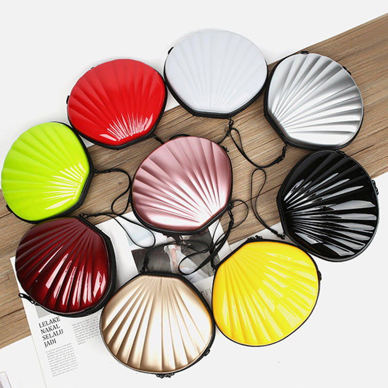 Manufacturers customize a variety of multi-color makeup bags, textured corporate gifts, portable anti-wash bags, and large-capacity travel storage boxes.