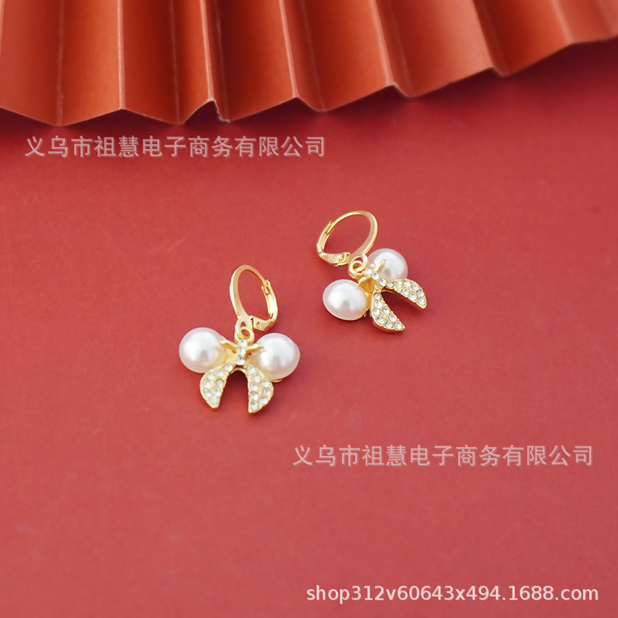 wholesale: a pair of trendy bow earrings. gold-plated bow tie earrings, perfect for everyday wear