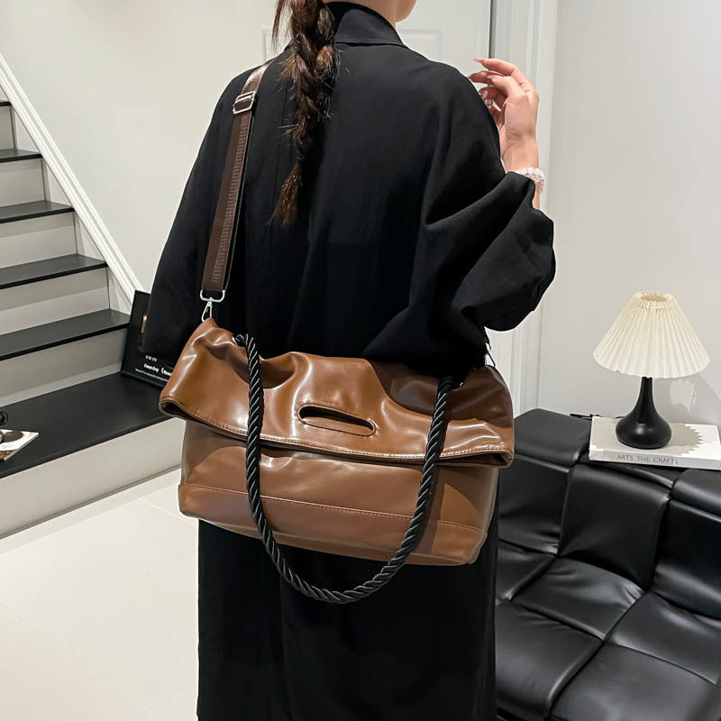 Fall and winterretro large capacity briefcase for women 2025new arrivalfashion shoulder bag super popular tote bag storage satchel bag