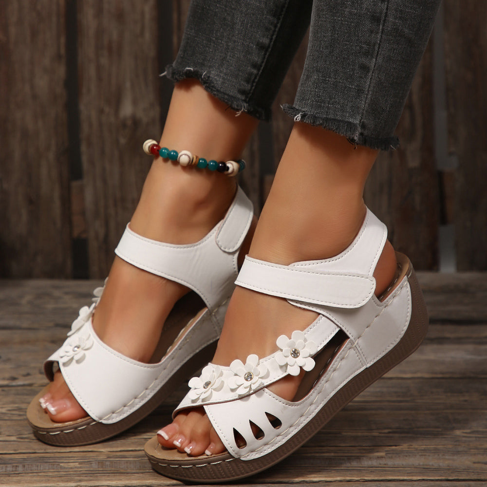 2025 summer new women's wedge heel platform sandals - plus size peep-toe beach sandals with floral embellishments (cross-border)