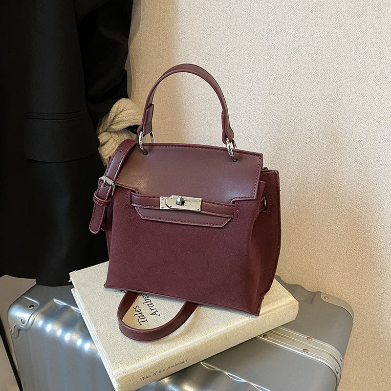 Retro niche suede bag women's 2025 new autumn and winter versatile messenger bag super fire handbag small bag