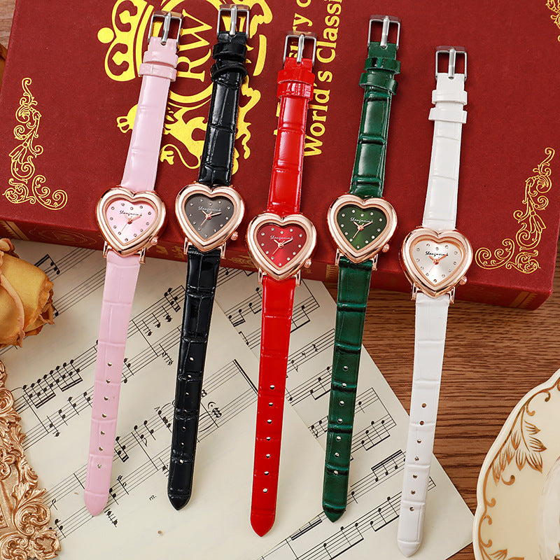 Women's fashionable minimalist vintage heart-shaped quartz watch - petite student watch, fashion watch