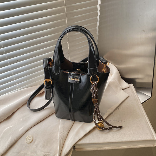 Premium texture retro small bag women's 2025 new popular fashion versatile messenger bag shoulder portable bucket bag