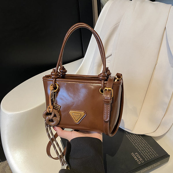 Simple and stylish handbag 2025 winter new retro texture bucket bag trendy solid color commuter shoulder oblique span bag