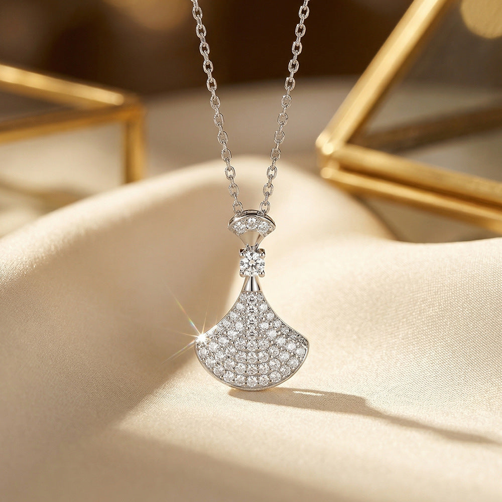 Popular hot-selling zirconium-inlaid classy necklace, accessible luxury, niche women's versatile elegant, simple, non-fading clavicle chain jewelry
