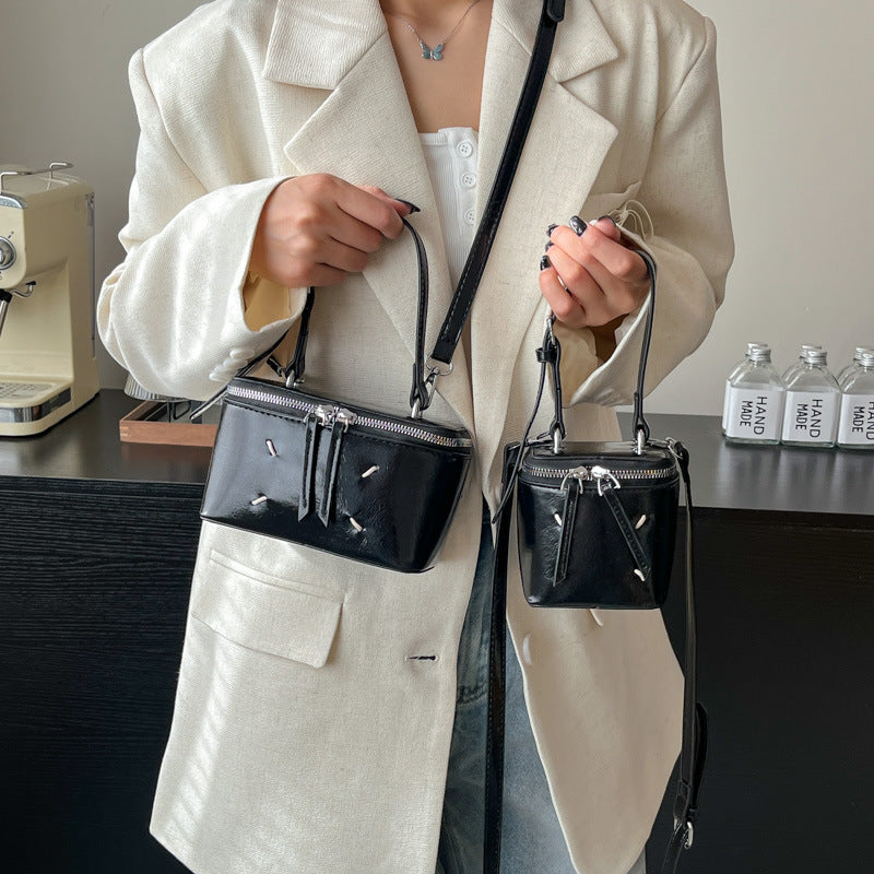 Fashion trendy portable bucket bag women's 2025 winter new simple casual shoulder bag high-end oblique span women's bag