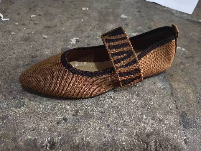 European and American  flat-bottomed fly-woven pointed head shallow mouth single shoes women's foot cover retro breathable color matching work loafers