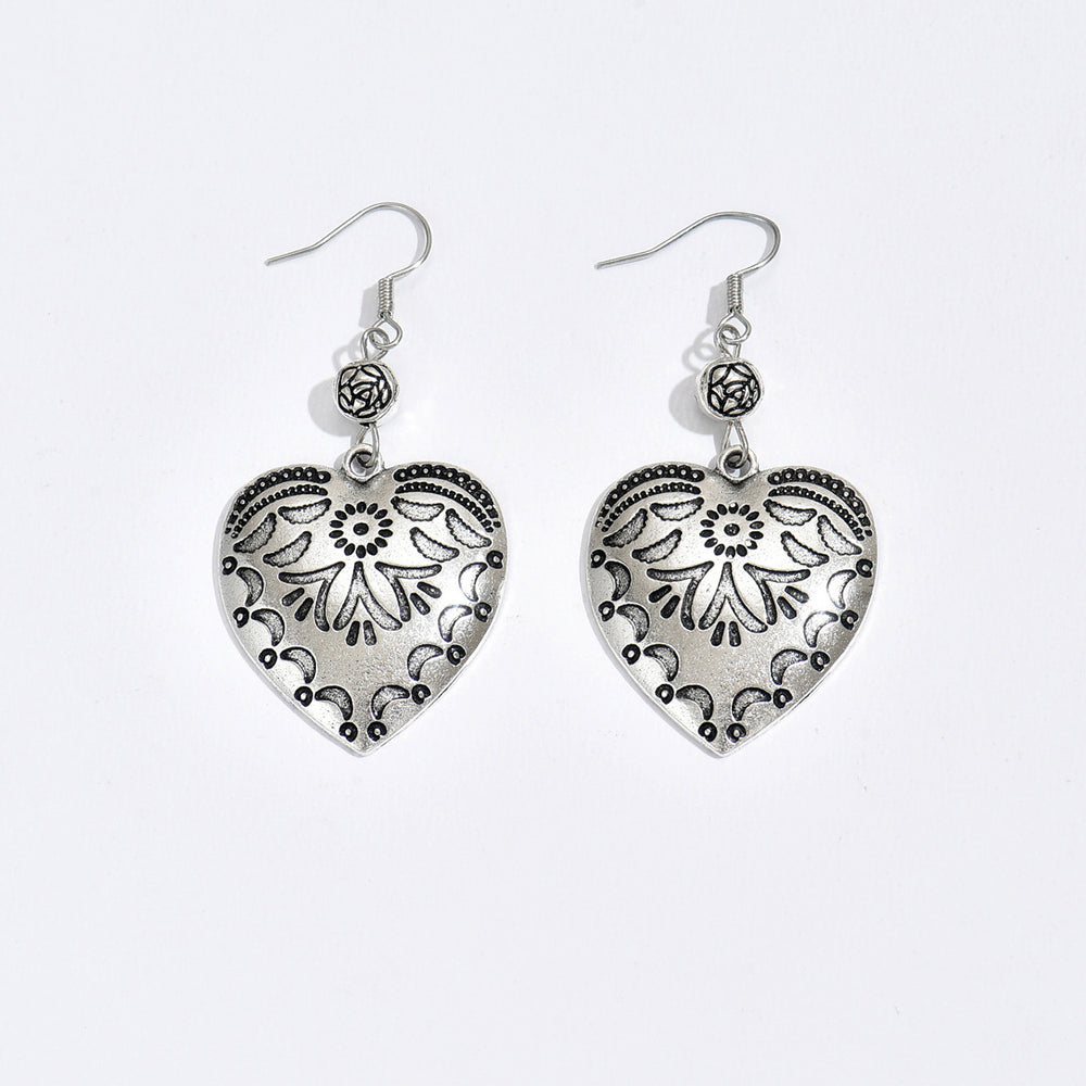 Gothic heart-shaped earrings wholesale, european and american cross-border vintage, retro, exaggerated design, silver peach heart stud earrings and dangles