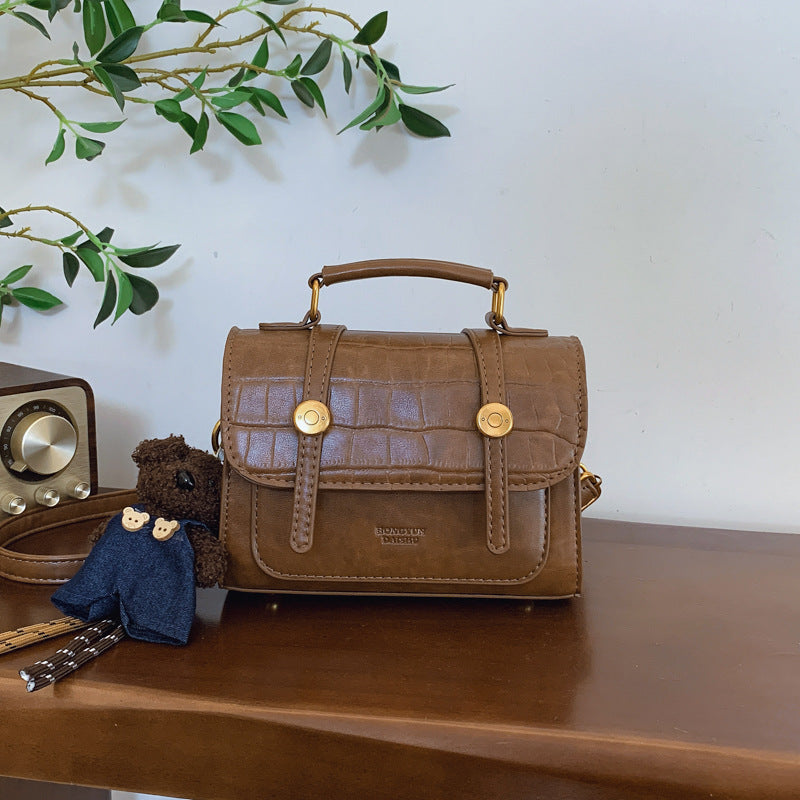 Simple texture college style small square bag women's new 2025 autumn and winter shoulder bag personalized foreign style handbag