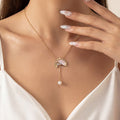 Fashionstylish micro-embedded fan pearl necklace for women casualaccessible luxuryeasiest for matchpopular popular niche clavicle chain jewelry