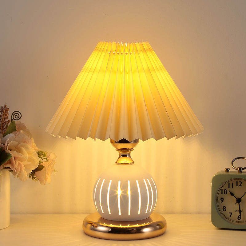 Table lamp bedroom ins girl bedside night light Nordic retro pleated gift Internet celebrity table lamp wedding feeding lamp