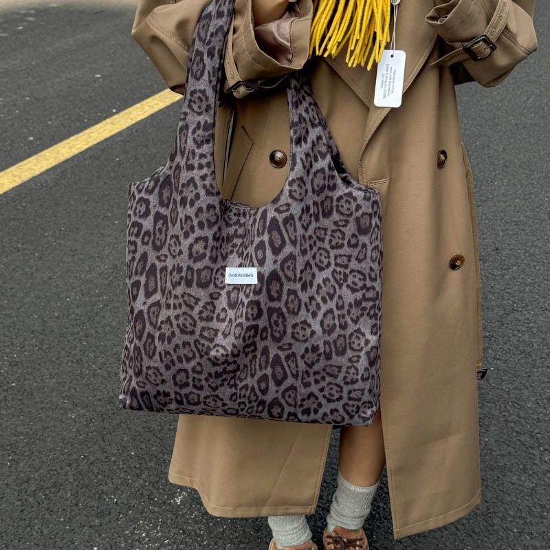 Fall and winterretro leopard print shoulder canvas bag large capacity tote bag niche styleeasiest for matchwork clothing bag college student class bag