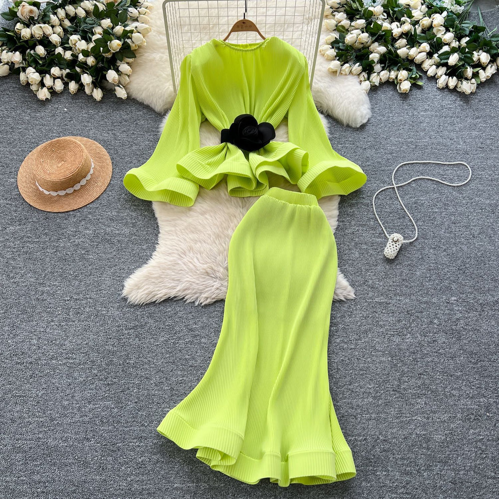 Feminine outfit with sense of design, western style, strappy waist, flared sleeves, pleated tops, high waist, hip-covering fishtail skirt