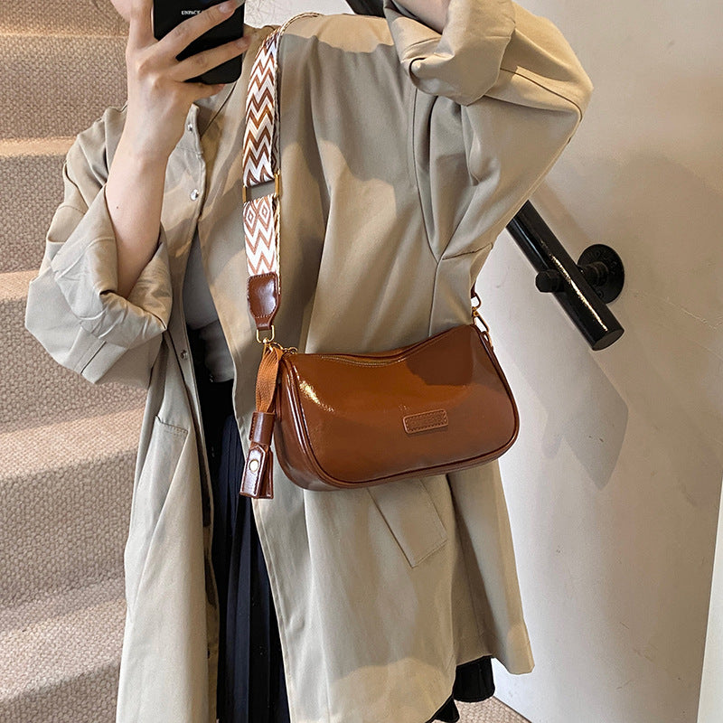 Retro bag women's 2025 new solid color texture shoulder pillow bag niche versatile messenger bag