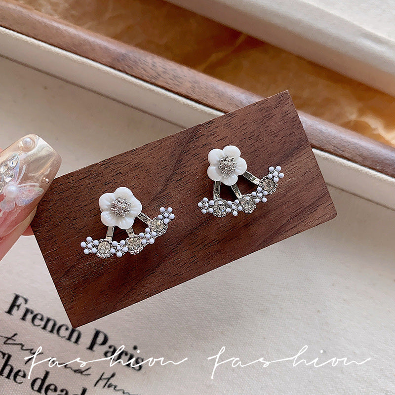 Fashion daisy flower earrings small fresh exquisite earrings 925 silver needle sense of design elegant earrings classy earrings