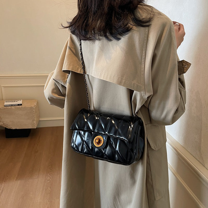 Small square bag women 2025 new trendy fashion diamond red chain shoulder messenger bag wholesale