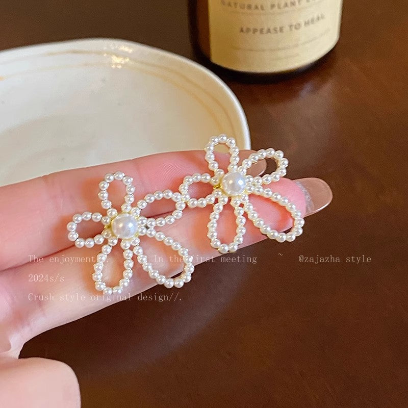 French retro hollow flower stud earrings for women, korean style ins unique pearl earrings, simple, exquisite, and versatile ear accessories