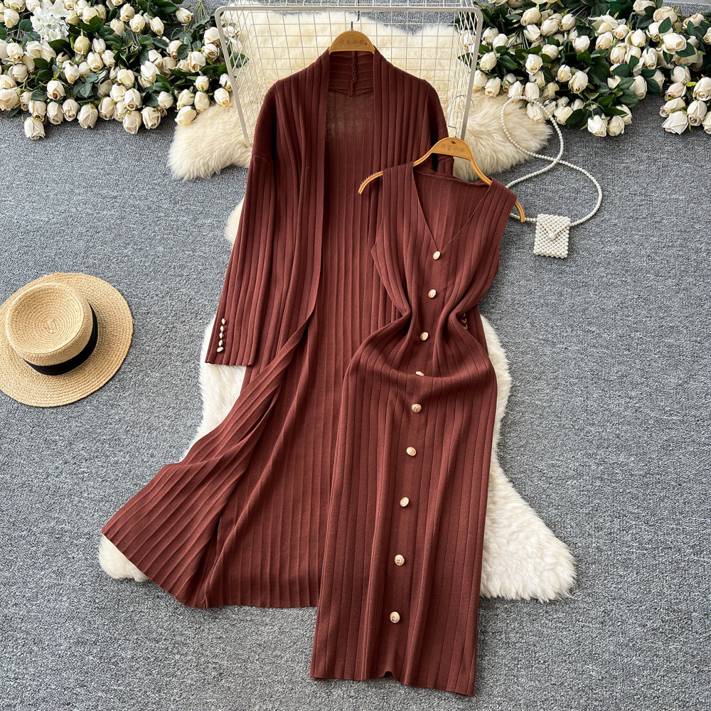 Elegant and chic: oversized knit cardigan with midi length + sleeveless bodycon dress with metallic buckle detail