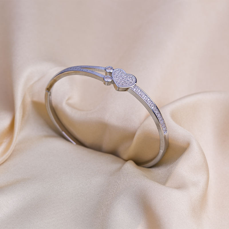 Hand jewelry for women, niche design, hot-selling bracelets, high-end minimalist inlaid versatile elegant bangles, new design jewelry