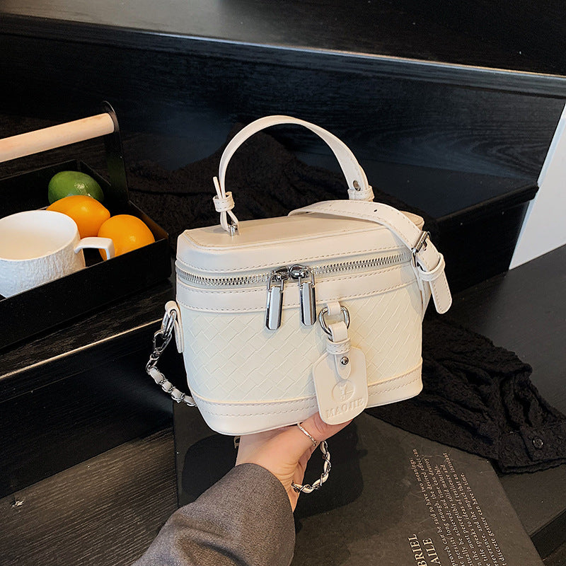 2025 new women's bag Internet celebrity weaving light luxury Internet celebrity box bag texture commuter shoulder bag fashion bag