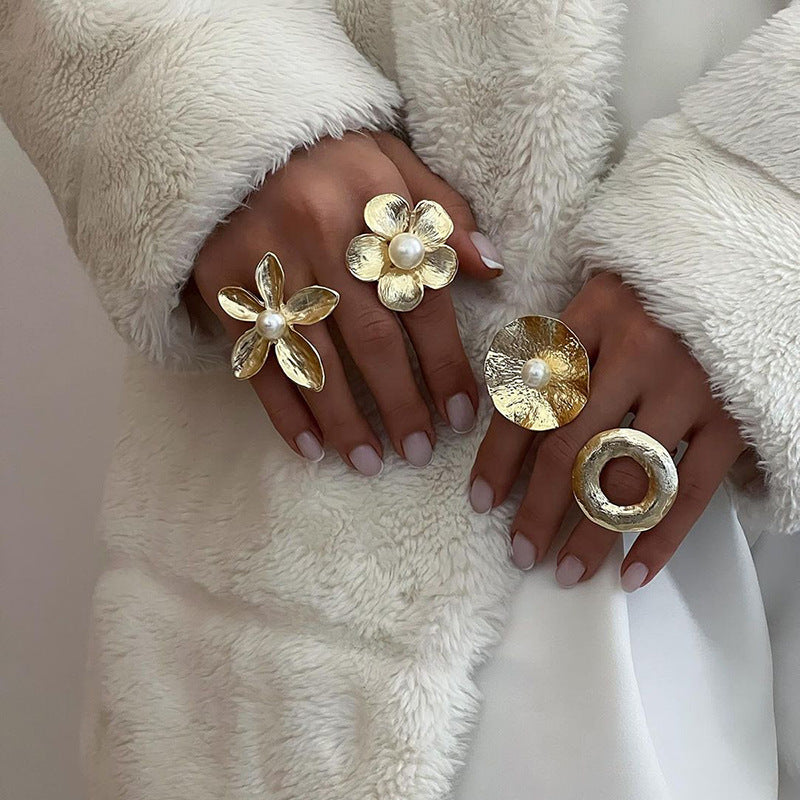Wholesale statement rings: new cross-border e-commerce jewelry - unique irregular zinc alloy women's flower rings