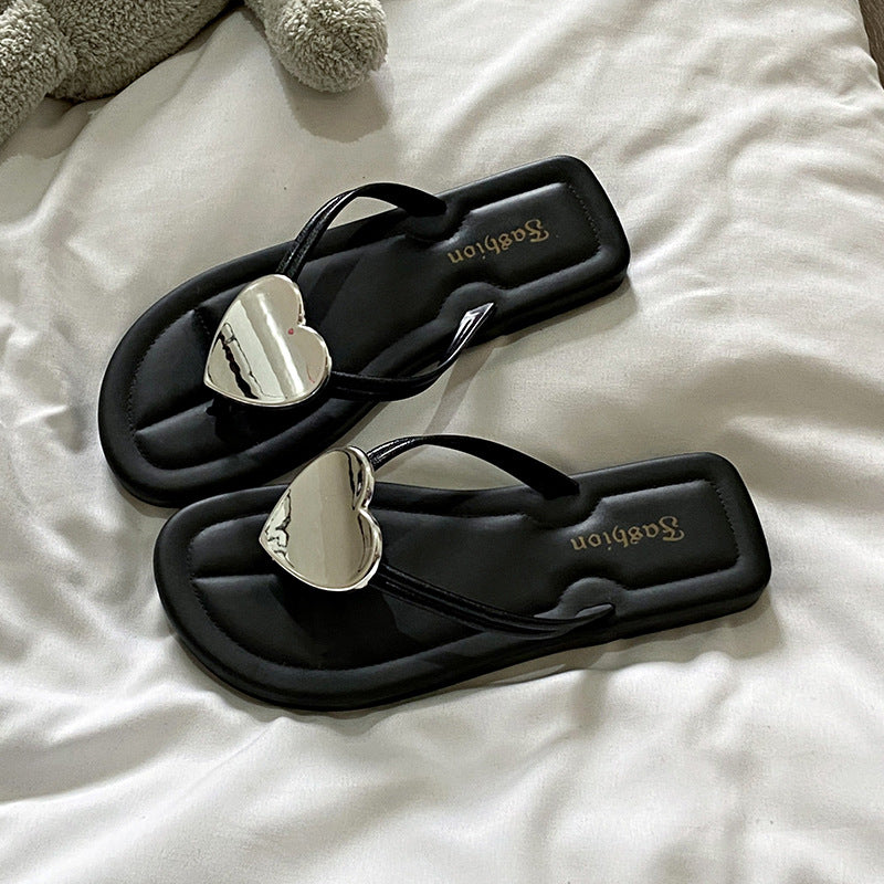 New women's spring/summer flip-flops - heart-shaped, simple, versatile, outdoor beach sandals - stylish and trendy women's slides