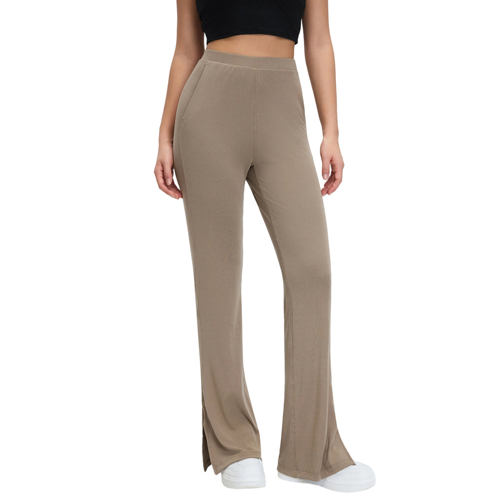 Sand-washed ribbed yoga pants for women, loose-fitting, with a flattering drape and slimming effect. wide-leg, slightly flared, with a slit detail. perfect for sports and fitness. style d26024