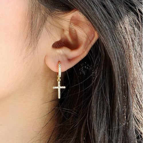 European and american high-end s925 sterling silver ins cross earrings, full zircon personalized stud earrings, trendy and versatile for men and women