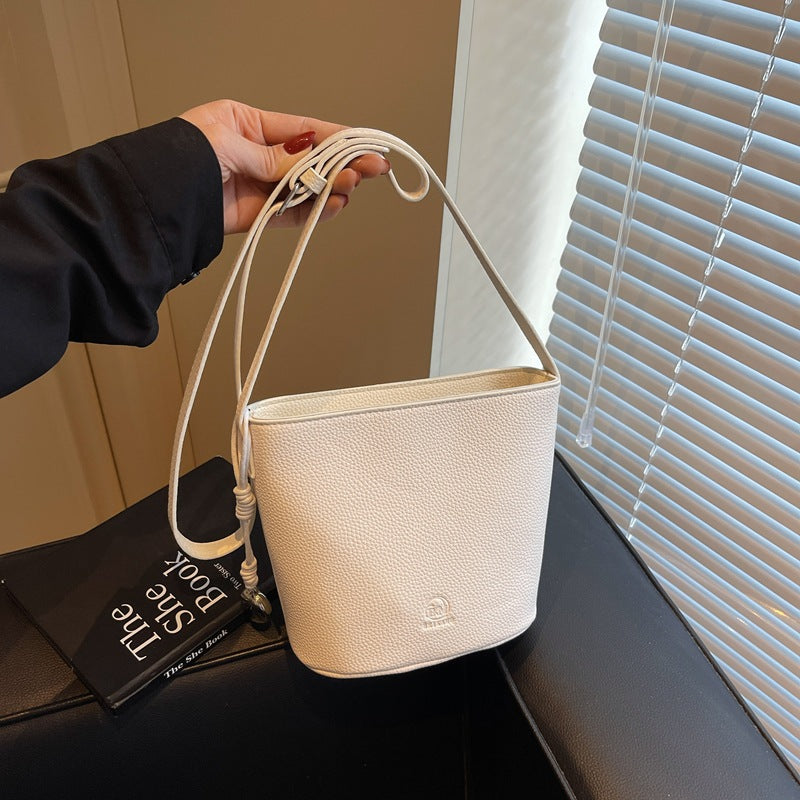 Foreign trade is popular this year, small bags for women's 2025 new fashion versatile messenger bags, super fire shoulder bucket bags