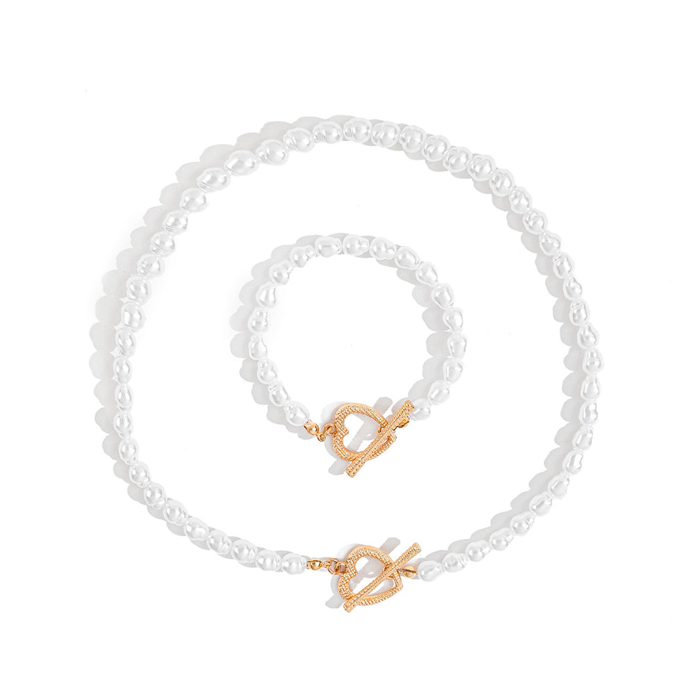 Trendy and versatile irregular pearl necklace and bracelet set – a sweet and sophisticated design with a heart motif. hot-selling cross-border jewelry